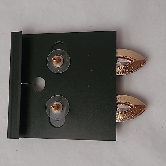 Saks Fifth Avenue Emerald Green Dangle Earrings - Prom, Homecoming, Formal - Picture 11 of 13